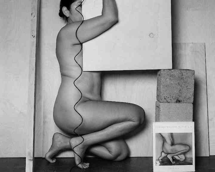 01_Weston_Krajnak Tarrah Krajnak Meisterrituale II: Westons Akte2020/2021 Schwarzweißfotografie 23,8 x 18,8 cm  Museum Ludwig, Köln © Tarrah Krajnak, courtesy: Galerie Thomas Zander, Köln, Reproduktion: Galerie Thomas Zander, Köln