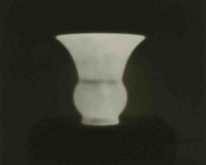 Kleine Vase, C-Print, 2022 © Martin Streit