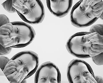  sitting in a room selfie,  30 x 40 cm, 2023 © Freya Hattenberger, VG Bild-Kunst