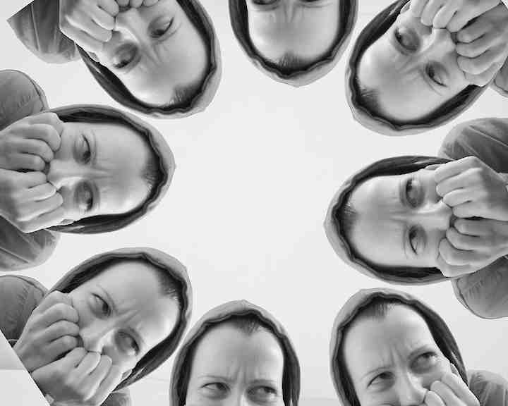 sitting in a room selfie,  30 x 40 cm, 2023 © Freya Hattenberger, VG Bild-Kunst