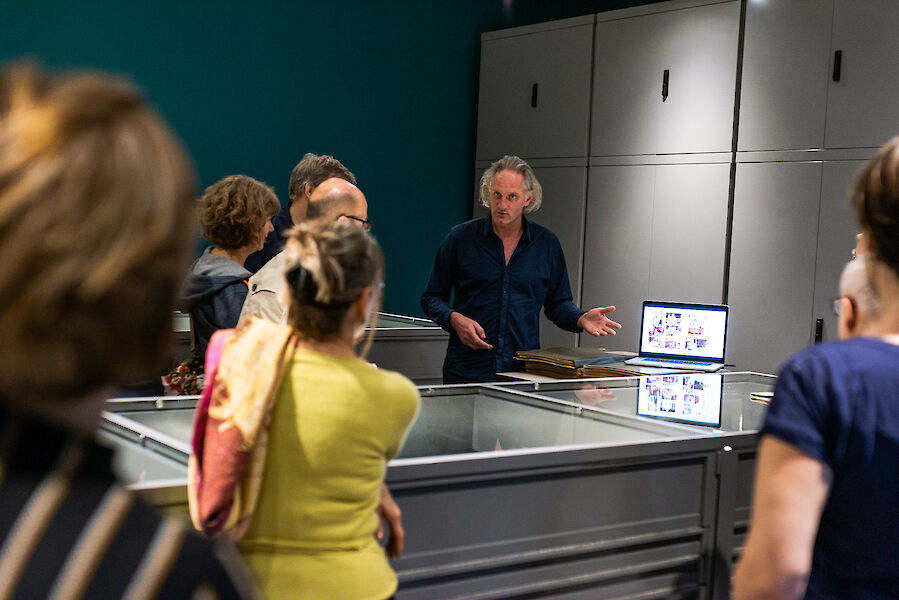 Archivbesuch Erik Kessels - © Silviu Guiman - 