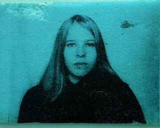  N.in Blau, Fine Art Print 2025 von analog Photo auf Styrodur © Susanne Mareike