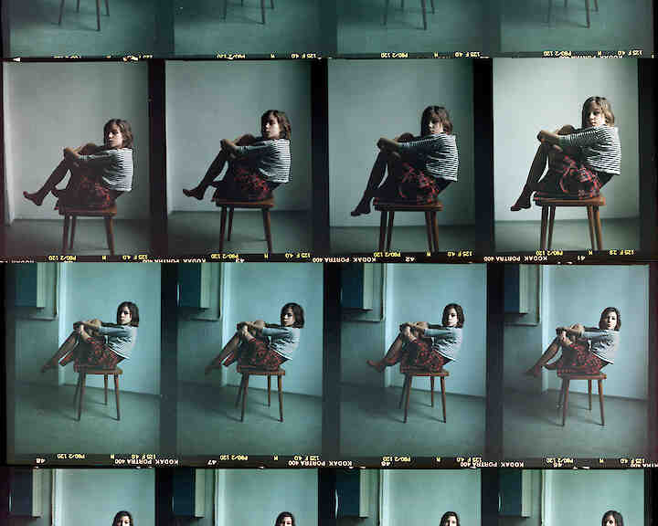 Keine Ahnung, Hella, Kontakt, Schottenrock in der Küche auf dem Stuhl, C-Print 240x180 cm © Sandra Stein