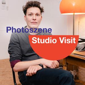 Aus der #KölnerFotografieszene
Auch dieses Wochenende eröffnen zwei Ausstellungen, auf die wir euch gern aufmerksam machen würden: 🗓 Im Fotoraum des Museums Ludwig @museumludwig eröffnet die Präsentation Chargesheimer. ▶ 27. April – 10. Novem­ber 2024
▶ Museum Ludwig ▶ RAHMENPROGRAMM: 2. Mai, 17–22h: Langer Don­n­er­s­tag CHARGESHEIMER mit Kurzführun­gen durch die Präsen­ta­tion und ein­er Le­sung mit Eu­se­bius Wird­ei­er

Am 19. Mai 2024 wäre der Köl­n­er Fo­to­graf Chargesheimer (1924–1971), ei­gentlich Karl Heinz Hargesheimer, ein­hun­dert Jahre alt ge­wor­den. Aus die­sem An­lass zeigt das Mu­se­um Lud­wig im Fo­to­raum eine Auswahl von rund fün­fzig sein­er Werke.

🗓 Morgen eröffnet in der @van_der_grinten_galerie die Ausstellung „Sachliche Fotografie“ 
▶ Vernissage: 26. April, 18h-21h
▶ 27. April - 15. Juni 2024
▶ VAN DER GRINTEN GALERIE, Gertrudenstr. 29, 1. Etage

Die Ausstellung „Sachliche Fotografie“ zeigt ausgesuchte Inkunabeln der Fotowerkstätte Schmölz. Der Fokus liegt auf den zum Teil minimalistisch strengen Aufnahmen, die Kinoinnenräume, Treppenhäuser und Industriebauten zeigen.

EN in the comments 
📸 1 Chargesheimer Installationsansicht Museum Ludwig, Köln 27. 4. – 10.11.2024, Foto: Rheinisches Bildarchiv Köln/Marc Weber | 2 Karl Hugo Schmölz_Arch. Nr. 15763-2, Schmidding Tonnen gestapelt, 1952, 22,3 x 13,65 cm

 #internationalephotoszeneköln #wedoarephotography #photoszeneköln #fotografieköln #ausstellungen #fotoausstellung #MLXCHARGESHEIMER #schmoelz