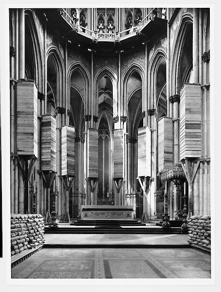 War defense measures in the inner choir of Cologne Cathedral, August Kreyenkamp, 1940 - © Hohe Domkirche Köln, Dombauhütte - 