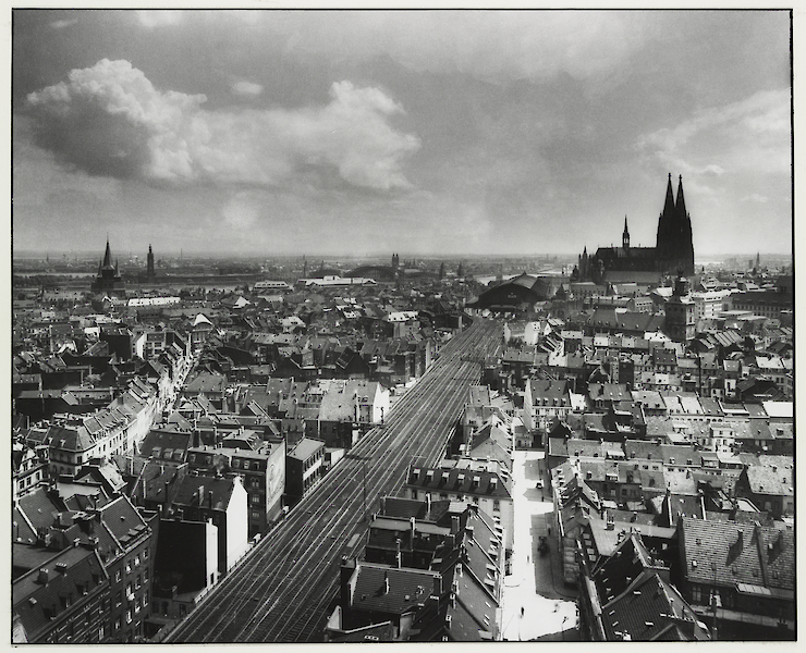 August Sander, Cologne - Above the rooftops: View from the Hansa tower block, 1928-1939 - © Kölnisches Stadtmuseum – Graphische Sammlung (Repros: RBA) - 