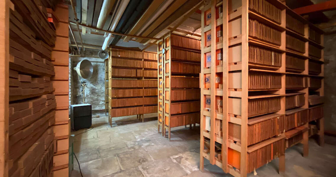 Blick in das Archiv der Fotowerkstätte Schmölz