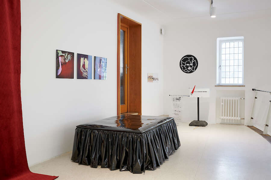 B.D. *** MEMORIAL FOR *** E.S. / 2020, artothek Köln, THE MOURNING TABLE   ***   THE RED VELVET EXIT   ***   THE RESTING BENCH   ***   THE HEELS & GLOVES SERIES